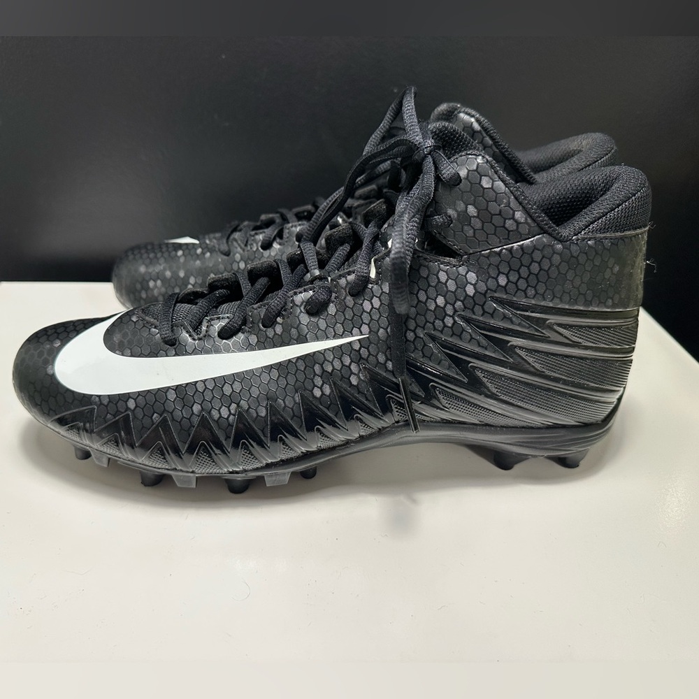 Nike Alpha Menace Spiked football cleats, great condition, size 10.5